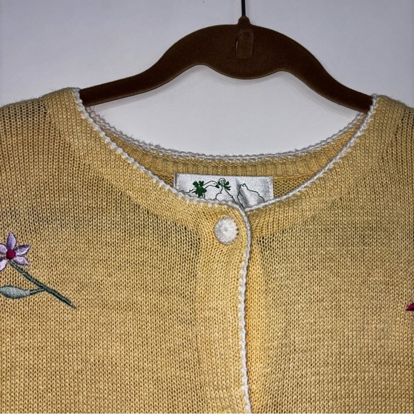 The Quacker Factory QVC Women’s Large Yellow Embroidered Sweater - Picture 7 of 16